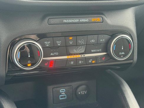 Certified 2022 Ford Escape SE w/ SE Sport Appearance Package image 22