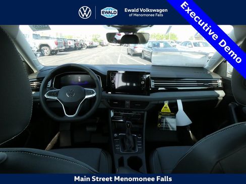 New 2025 Volkswagen Jetta SE image 33