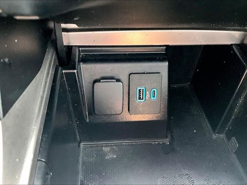 Used 2020 Ford Explorer XLT w/ Equipment Group 202A image 25