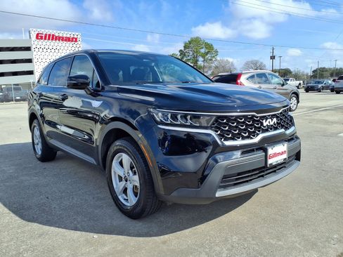 Used 2022 Kia Sorento LX image 2
