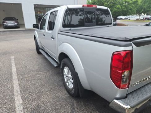 Used 2020 Nissan Frontier SV RWD image 3