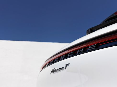 Certified 2025 Porsche Macan Turbo AWD/4WD image 12