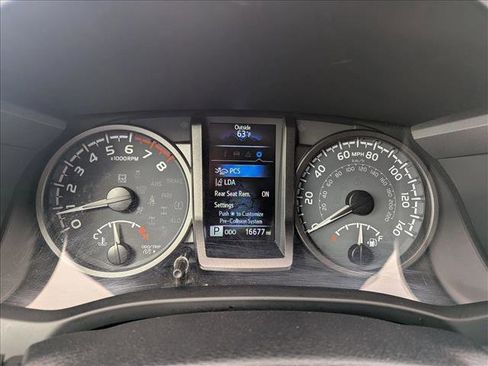 Used 2023 Toyota Tacoma TRD Sport image 12