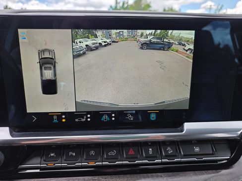 Used 2022 Chevrolet Silverado 1500 LTZ w/ LTZ Premium Package AWD/4WD image 15