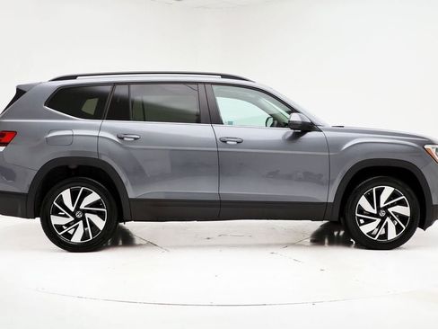 Used 2025 Volkswagen Atlas SE image 3