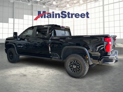Used 2024 Chevrolet Silverado 2500 ZR2 w/ Technology Package AWD/4WD image 3