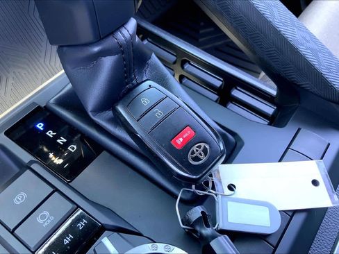 Used 2025 Toyota Tacoma TRD Off-Road AWD/4WD image 14