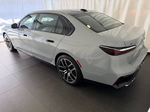 Used 2024 BMW 760i xDrive w/ Premium Package 2 AWD/4WD image 3