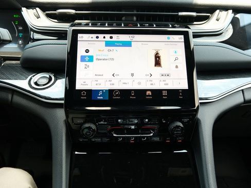 Used 2024 Jeep Grand Cherokee Trailhawk w/ Luxury Tech Group III AWD/4WD image 20