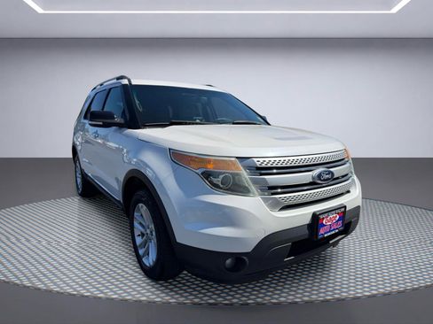 Used 2015 Ford Explorer XLT w/ Equipment Group 202B AWD/4WD image 9