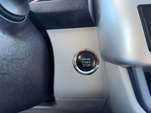 Used 2019 Toyota Highlander XLE image 25