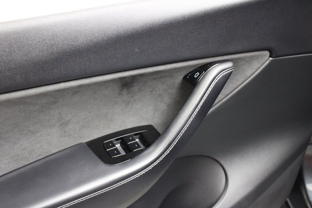 Used 2020 Tesla Model Y Long Range AWD/4WD image 16