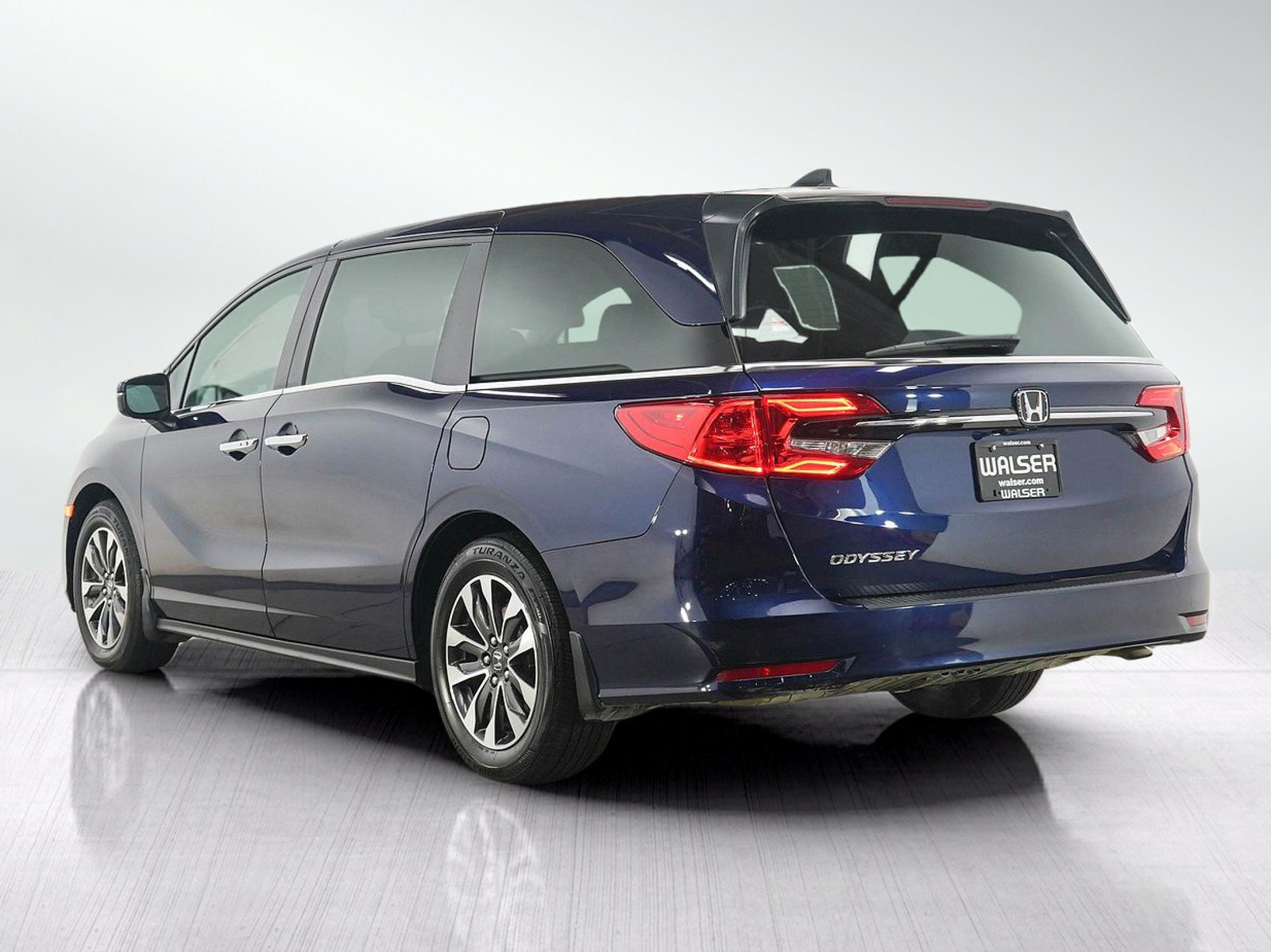 Used 2024 Honda Odyssey EX-L image 3