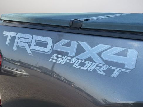 Used 2018 Toyota Tacoma TRD Sport w/ TRD Premium Sport Package AWD/4WD image 34