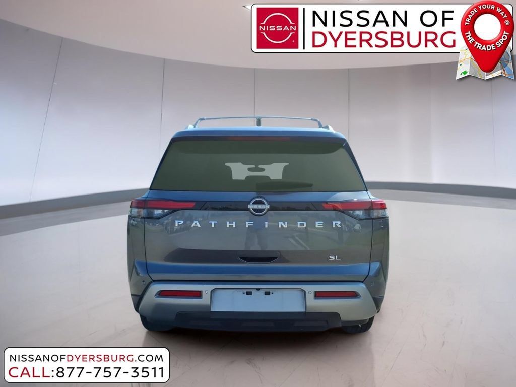 Used 2025 Nissan Pathfinder SL FWD image 4