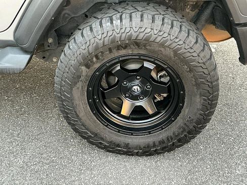 Used 2018 Jeep Wrangler Unlimited Sport S image 8