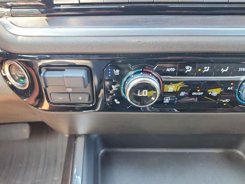 Used 2025 GMC Sierra 2500 SLT w/ SLT Premium Package AWD/4WD image 21