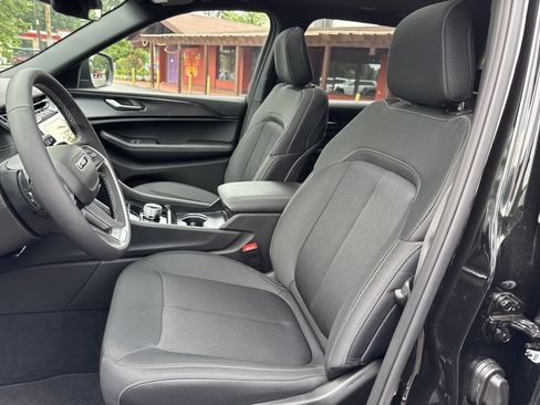 New 2025 Jeep Grand Cherokee L Laredo w/ Trailer Tow Package image 10