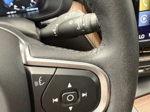 Used 2021 Volvo XC60 T5 Momentum image 43