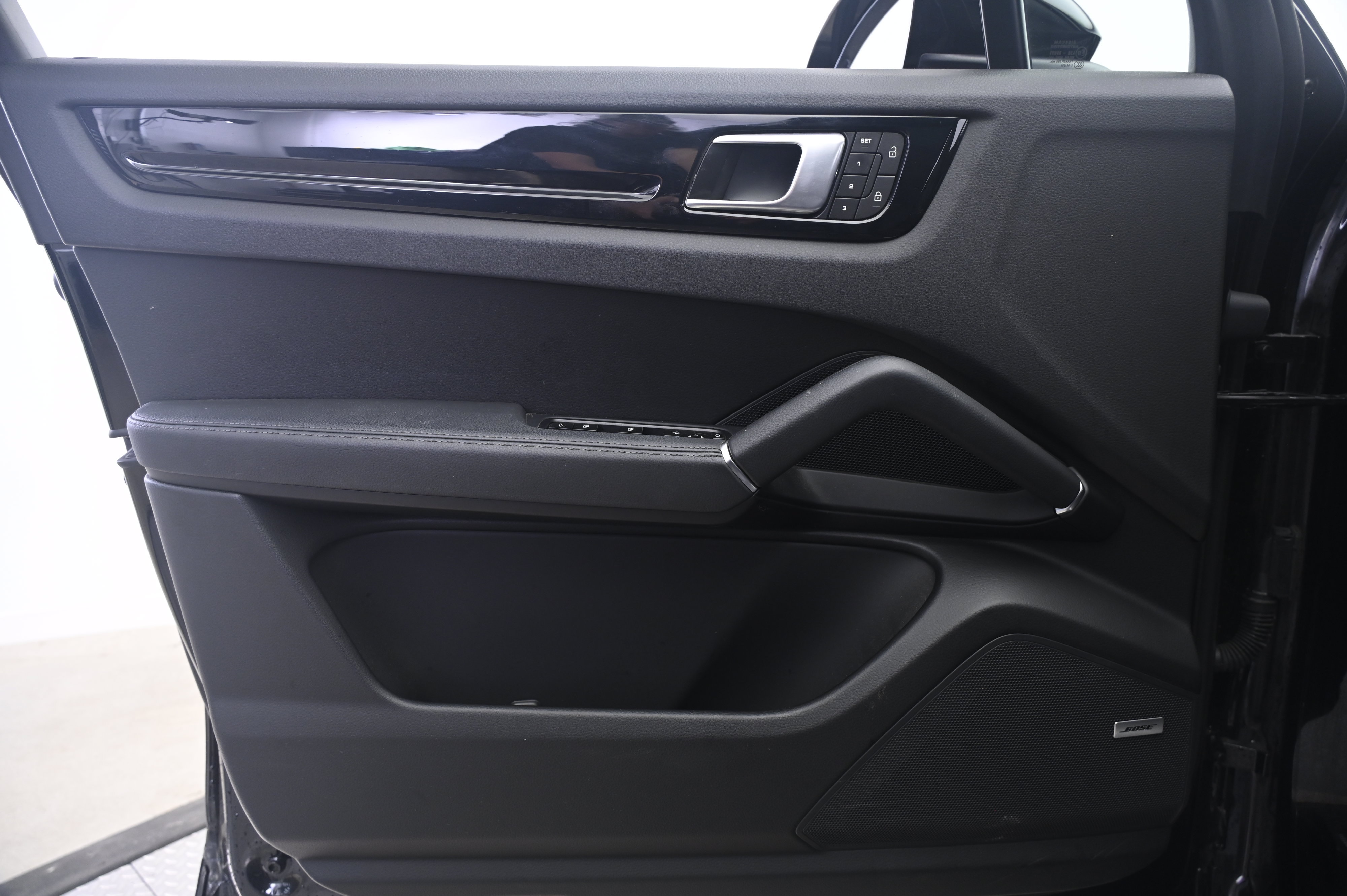 Certified 2023 Porsche Cayenne AWD/4WD image 26