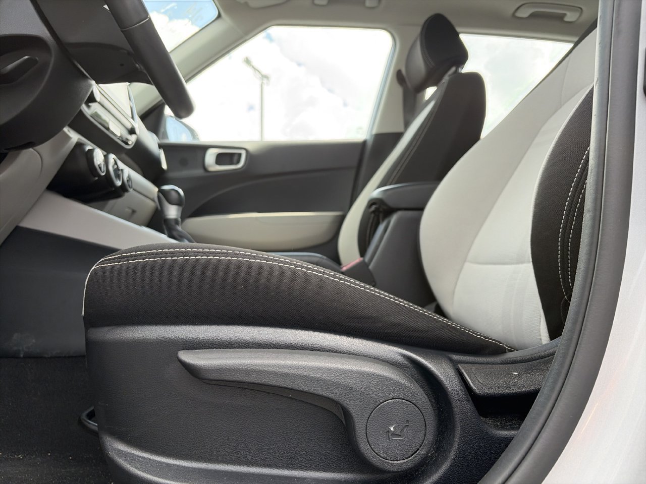 Used 2026 Hyundai Venue SEL FWD image 18