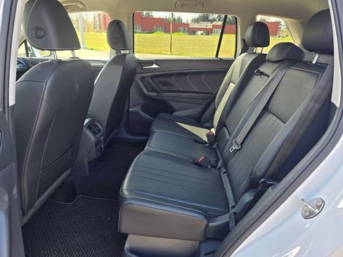 Used 2022 Volkswagen Tiguan SE AWD/4WD image 15