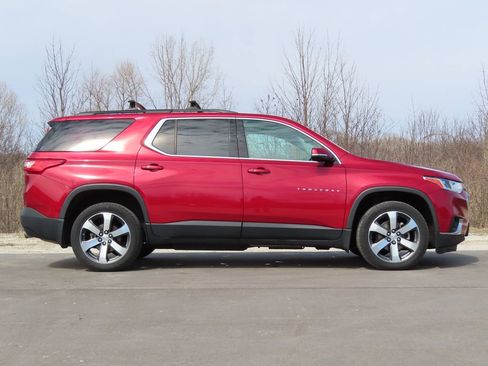 Used 2019 Chevrolet Traverse LT w/ LT Premium Package image 2