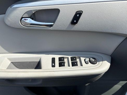 Used 2009 Chevrolet Traverse LT FWD image 10