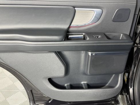 Used 2025 Ford Expedition Platinum w/ Driver's Package image 29