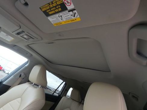Used 2023 Toyota Highlander XLE AWD/4WD image 15