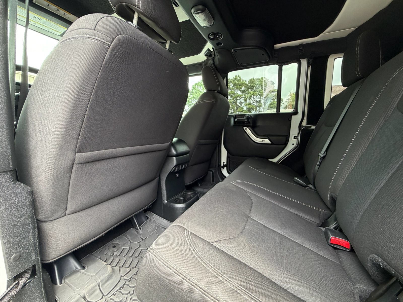 Used 2018 Jeep Wrangler Unlimited Sahara AWD/4WD image 18