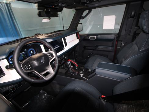 New 2026 Ford Bronco Heritage Edition AWD/4WD image 2