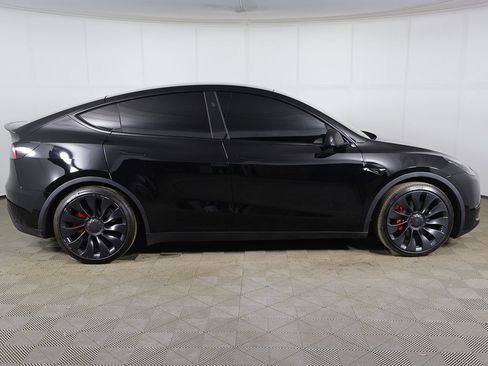 Used 2024 Tesla Model Y Performance AWD/4WD image 17