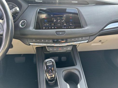 Used 2023 Cadillac XT4 Luxury w/ Cold Weather Package AWD/4WD image 5