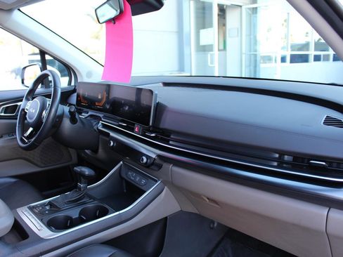 Certified 2025 Kia Carnival image 15