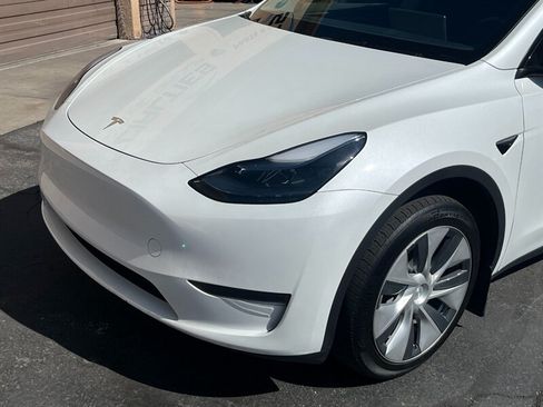 Used 2024 Tesla Model Y Long Range RWD image 12