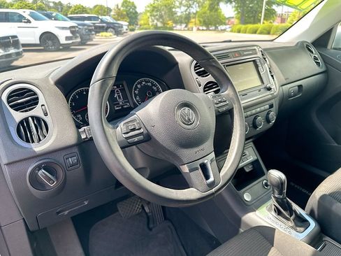 Used 2017 Volkswagen Tiguan Limited FWD image 10