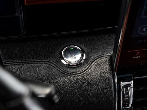 Used 2022 Lincoln Navigator Reserve AWD/4WD image 18