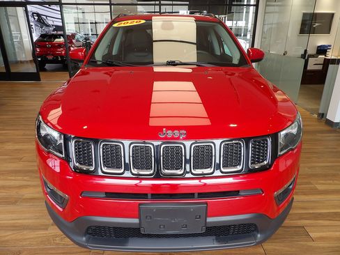 Used 2020 Jeep Compass Latitude w/ Cold Weather Group AWD/4WD image 2