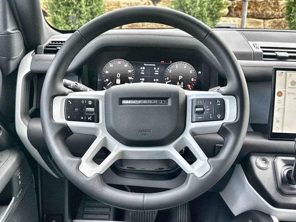 Certified 2025 Land Rover Defender 130 X-Dynamic SE AWD/4WD image 21
