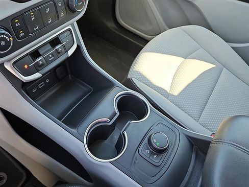 Used 2024 GMC Terrain SLE image 20