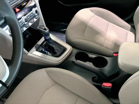Used 2020 Hyundai Elantra SE FWD image 17
