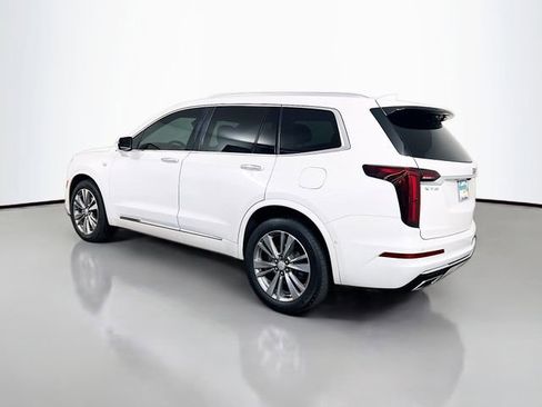 Used 2022 Cadillac XT6 Premium Luxury w/ Technology Package FWD image 7