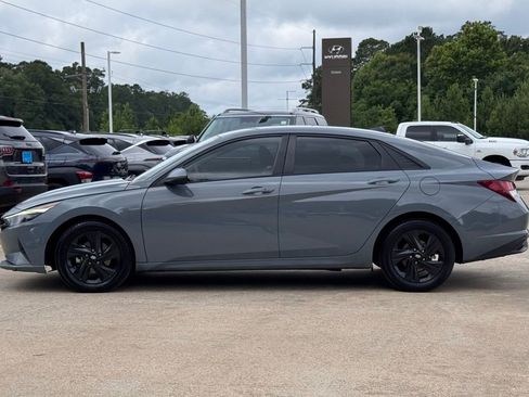 Used 2021 Hyundai Elantra SEL w/ Convenience Package FWD image 9