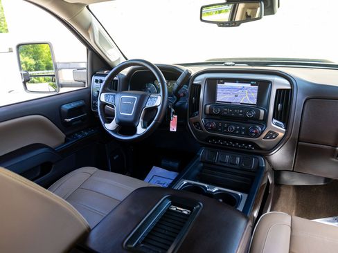 Used 2017 GMC Sierra 2500 Denali w/ Duramax Plus Package AWD/4WD image 37