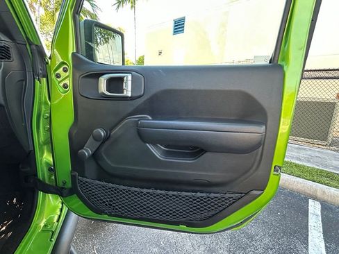 Used 2018 Jeep Wrangler Sport AWD/4WD image 32