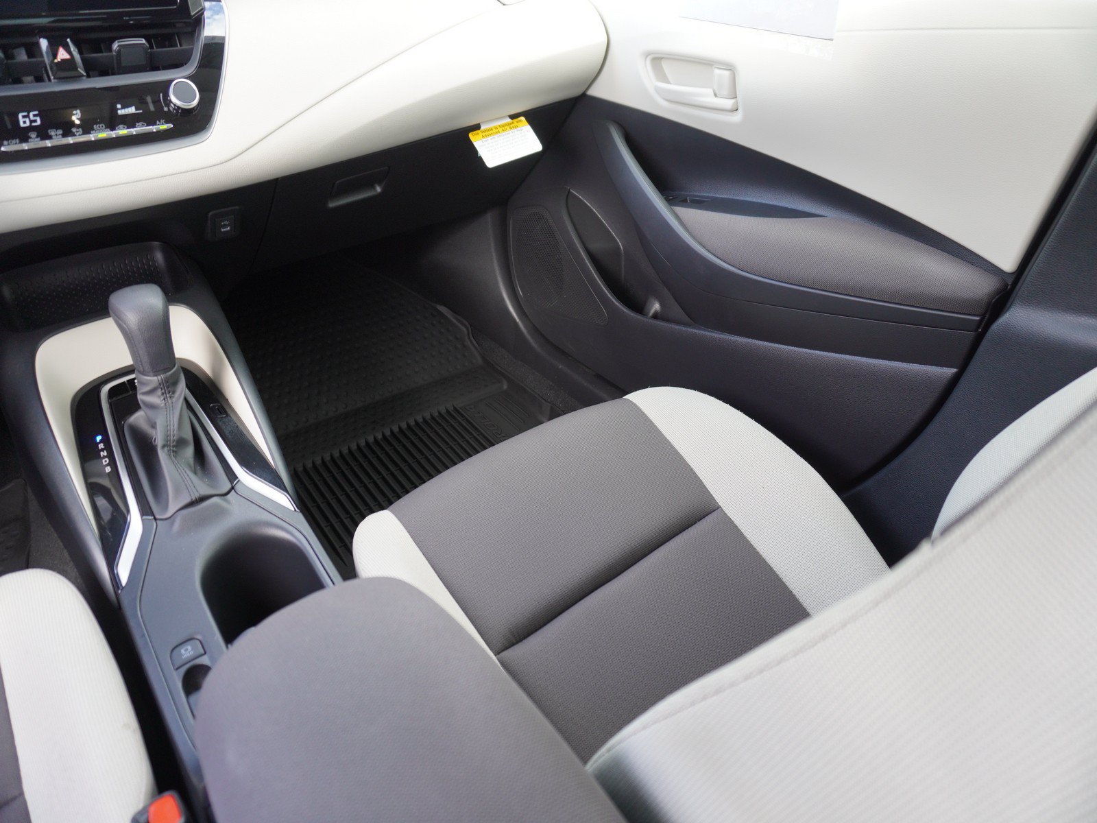 Used 2026 Toyota Corolla LE FWD image 15