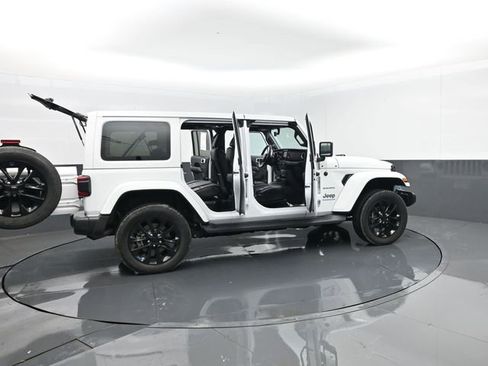 Used 2023 Jeep Wrangler Unlimited Sahara w/ Dual Top Group AWD/4WD image 32