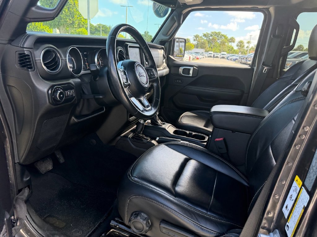 Used 2018 Jeep Wrangler Unlimited Sahara AWD/4WD image 12