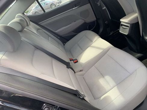 Used 2017 Hyundai Elantra SE FWD image 12
